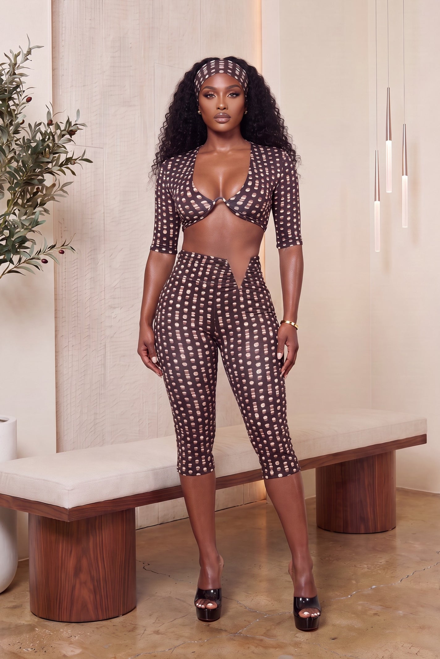 "SPOTLIGHT" PRINTED CUTOUT CAPRI SET